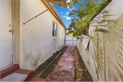 380 NW 133rd St, North Miami, FL 33168 - Photo 34