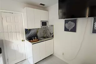 45 SW 28th Rd, Miami, FL 33129 - Photo 10