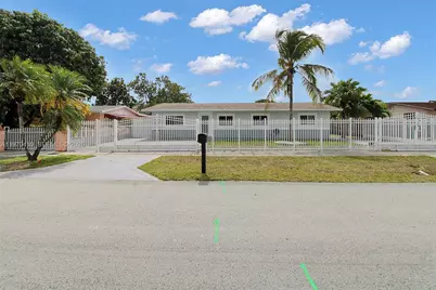11740 SW 182nd Ter, Miami, FL 33177 - Photo 2