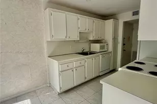 1300 NE Miami Gardens Dr, Miami, FL 33179 - Photo 2