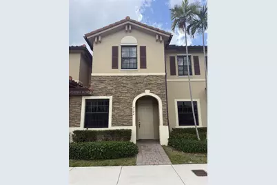 9386 W 33rd Ln, Hialeah, FL 33018 - Photo 2