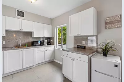 435 NE 69th St, Miami, FL 33138 - Photo 14