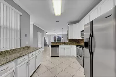 2590 Cordoba Bnd #2590, Weston, FL 33327 - Photo 4
