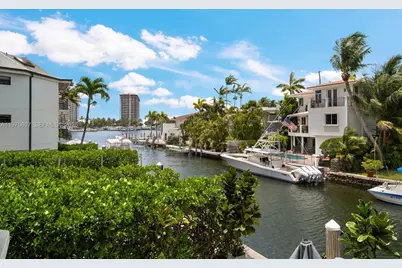 3560 W Fairview St, Miami, FL 33133 - Photo 50