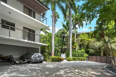 3560 W Fairview St, Miami, FL 33133 - Photo 10