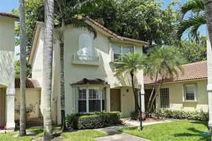 706 NW 108th Terrace, Pembroke Pines, FL 33026 - Photo 2
