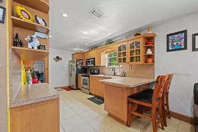 3140 NW 59th St, Miami, FL 33142 - Photo 8