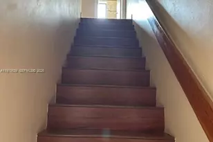 1521 W 42nd Pl, Hialeah, FL 33012 - Photo 12