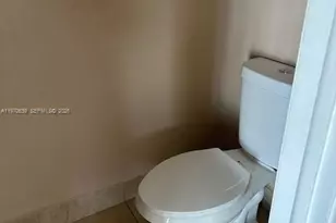 1521 W 42nd Pl, Hialeah, FL 33012 - Photo 10