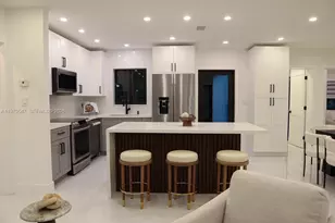 930 NE 163rd St, North Miami Beach, FL 33162 - Photo 4