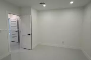 930 NE 163rd St, North Miami Beach, FL 33162 - Photo 32