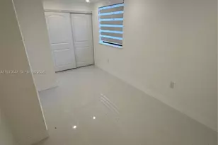 930 NE 163rd St, North Miami Beach, FL 33162 - Photo 30