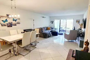 327 Lakeview Dr, Weston, FL 33326 - Photo 10