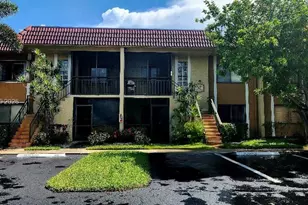 327 Lakeview Dr, Weston, FL 33326 - Photo 2