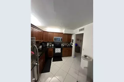 327 Lakeview Dr #103, Weston, FL 33326 - Photo 4