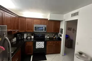 327 Lakeview Dr, Weston, FL 33326 - Photo 4