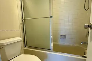 201 Lake Pointe Dr, Oakland Park, FL 33309 - Photo 12