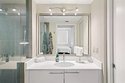 92 SW 3rd St #3409, Miami, FL 33130 - Photo 14