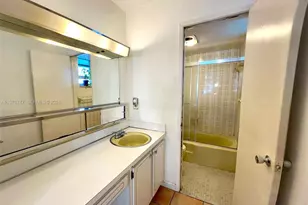 1658 Bay Rd, Miami Beach, FL 33139 - Photo 24