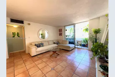 1658 Bay Rd #203, Miami Beach, FL 33139 - Photo 6