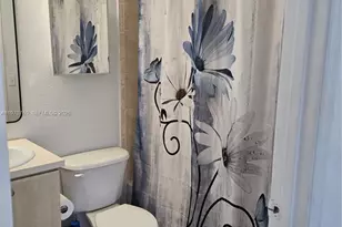 7985 NW 8th St, Miami, FL 33126 - Photo 14