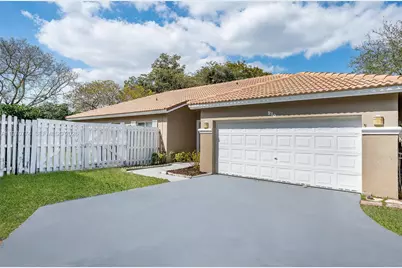 210 SW 98th Ter, Pembroke Pines, FL 33025 - Photo 2