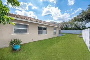 210 SW 98th Terrace, Pembroke Pines, FL 33025 - Photo 8