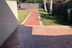 158 SW 96th Ct, Miami, FL 33174 - Photo 2