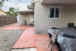 1320 N 69th Way, Hollywood, FL 33024 - Photo 16