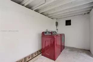 16049 NE 9th Pl, North Miami Beach, FL 33162 - Photo 20