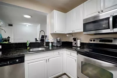 2721 Ocean Club Blvd #303, Hollywood, FL 33019 - Photo 6