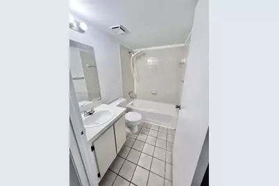 400 W Palm Cir W #201, Pembroke Pines, FL 33025 - Photo 18