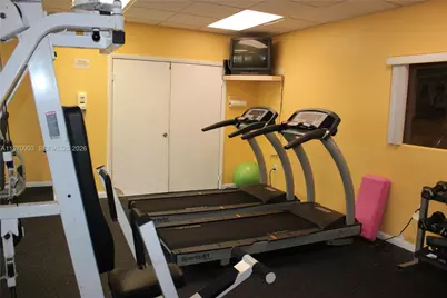 400 W Palm Cir W #201, Pembroke Pines, FL 33025 - Photo 42