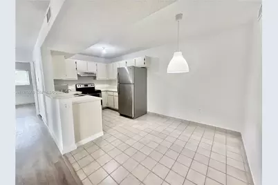 400 W Palm Cir W #201, Pembroke Pines, FL 33025 - Photo 1