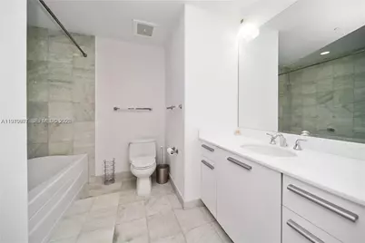 1060 Brickell Ave #1605, Miami, FL 33131 - Photo 8