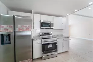730 NW 214th Ave, Pembroke Pines, FL 33029 - Photo 1
