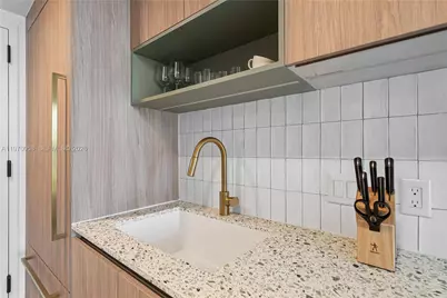 159 NE 6th St #2707, Miami, FL 33132 - Photo 6