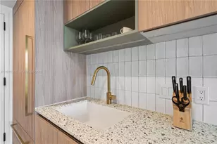 159 NE 6th St, Miami, FL 33132 - Photo 6