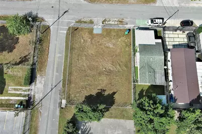 2572 NW 66th St, Miami, FL 33147 - Photo 6