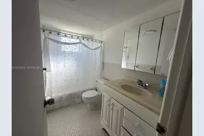 30 SE 4th Ave #103, Hallandale Beach, FL 33009 - Photo 4