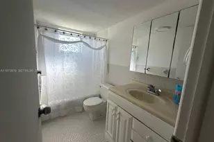 30 SE 4th Ave, Hallandale Beach, FL 33009 - Photo 4