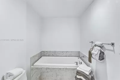 253 NE 2nd St #1007, Miami, FL 33132 - Photo 20