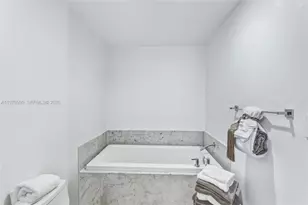 253 NE 2nd St, Miami, FL 33132 - Photo 20