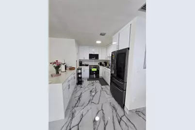 869 W 37th St, Hialeah, FL 33012 - Photo 8