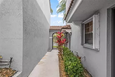 11625 NW 11th St #11625, Pembroke Pines, FL 33026 - Photo 6