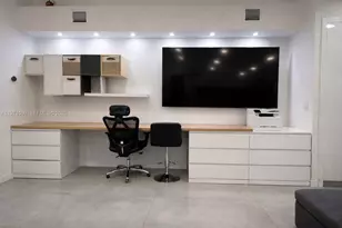 500 NE 3rd St, Hallandale Beach, FL 33009 - Photo 2