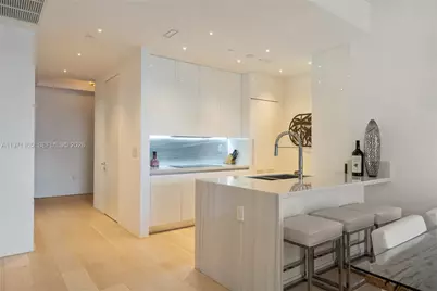 801 S Pointe Dr #204, Miami Beach, FL 33139 - Photo 6