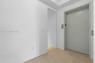 801 South Pointe Dr, Miami Beach, FL 33139 - Photo 20