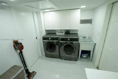 31 SW 6th St, Hallandale Beach, FL 33009 - Photo 22