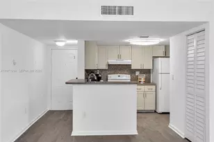 9785 Nob Hill Ct, Sunrise, FL 33351 - Photo 4